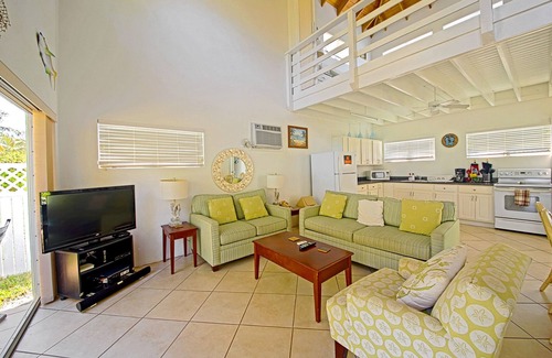 Spanish Wells House | Beautiful Cottage Only 60 Feet from Stunning White Sand Beach
