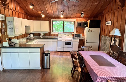 Dysart et al House | Beautiful Cottage near Haliburton and Muskoka - ~ 3 Hours from GTA