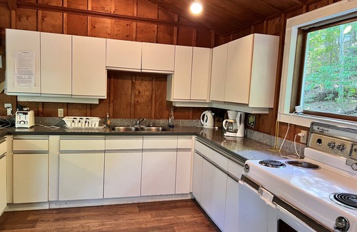 Dysart et al House | Beautiful Cottage near Haliburton and Muskoka - ~ 3 Hours from GTA
