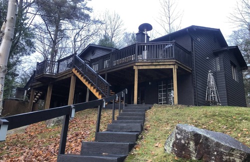 Bala Cottage | Beautiful Cottage on Lake Muskoka w/Hot Tub