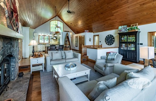 Muskoka Lakes Cottage | Beautiful Cottage & Bunkie w/Unbeatable Boathouse Deck! South Rosseau! Sunsets!