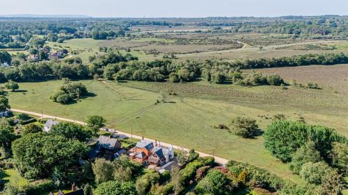 New Forest District House | Beautiful Cottage in Brockenhurst with Forest View