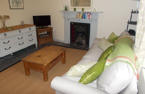 Manorbier Cottage | Beautiful cottage in the heart of Manorbier. Part of the Chateau Manorbier Estate