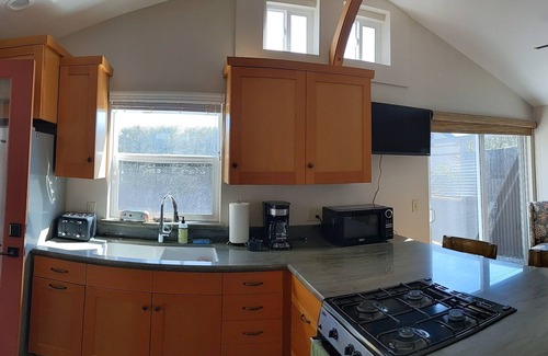 Cayucos Cottage | Beautiful Cottage in the quiet hills of Cayucos-minutes from the beach!