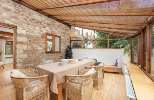 Chilcompton House | Beautiful Cottage nr Mendip Hills Private Parking