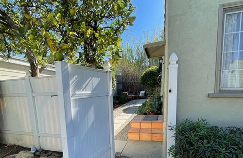 North Central Cottage | BEAUTIFUL COTTAGE ROSE BOWL AREA OLD TOWN (Pasadena)