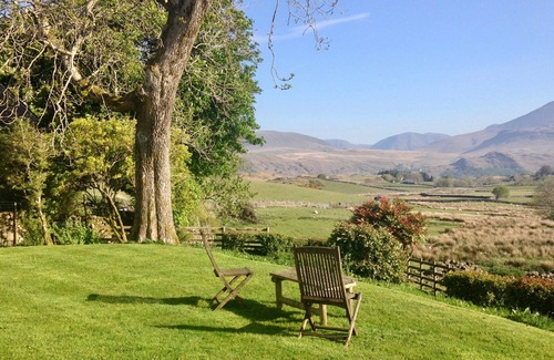 Holmrook Cottage | Beautiful Cottage, Spectacular Views - wifi, TV with Netflix, enclosed garden