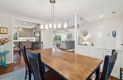 Isle of Palms Cottage | Beautiful cottage on lagoon,walk to beach, great for couples or families