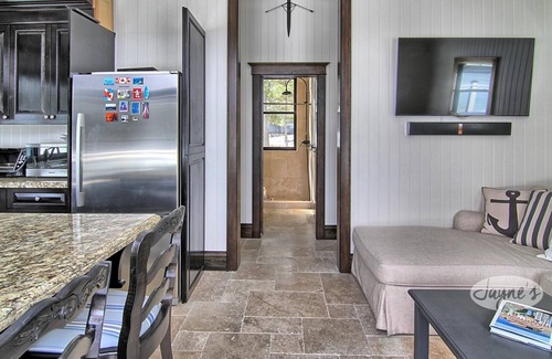 Muskoka Lakes Cottage | Beautiful Cottage - Walker's Point Lake Muskoka! All Day Sun! AC!