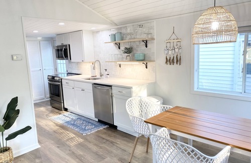 Lakeview House | Beautiful cottage with lake access and bonus entertaining space!