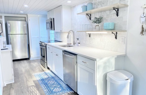 Lakeview House | Beautiful cottage with lake access and bonus entertaining space!