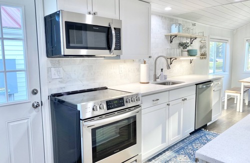 Lakeview House | Beautiful cottage with lake access and bonus entertaining space!