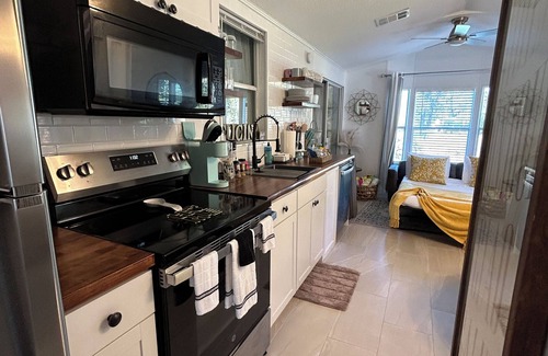 Kissimmee Cottage | Beautiful Cottage! Your Home Away From Home. 4 miles from Disney, Kissimmee