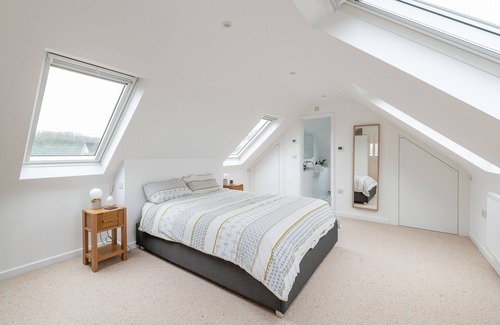 Limpley Stoke House | Beautiful countryside home, only 10 minutes drive to Bath