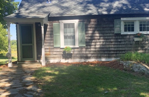 Chester Cottage | Beautiful country Cottage located on Apple farm. Beautiful fall foliage!