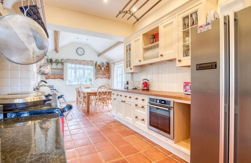 New Forest District House | Beautiful Country House with Forest View & Garden