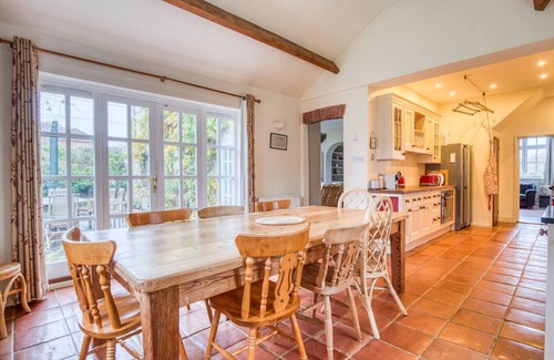 New Forest District House | Beautiful Country House with Forest View & Garden