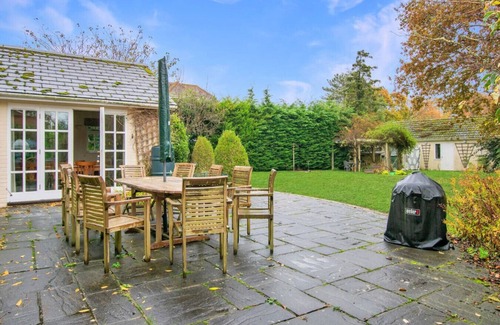 New Forest District House | Beautiful Country House with Forest View & Garden