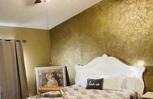 Imperial House | Beautiful Country Home w/King Beds, free wifi & free parking