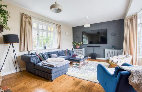 New Forest District House | Beautiful Country House with Forest View & Garden