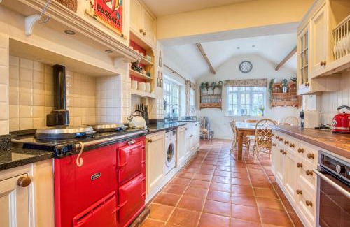 New Forest District House | Beautiful Country House with Forest View & Garden