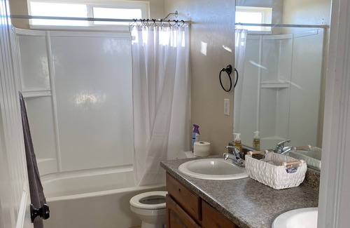 Kaysville House | Beautiful county home perfectly located: Skiing, amusement parks, hiking & more!