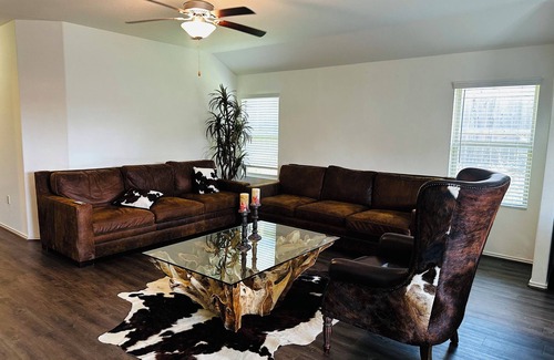 Del Valle House | BEAUTIFUL COWBOY HOUSE IN DEL VALLE TEXAS.