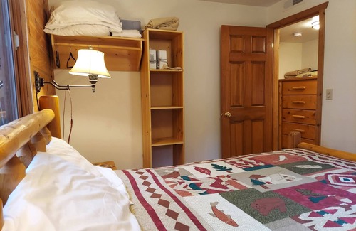 Warrens Cabin | Beautiful, cozy 3 bedroom cabin with additional loft space near water park!