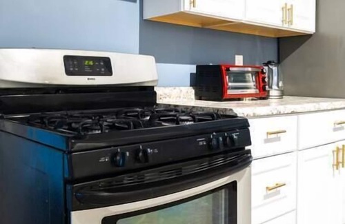 Federal Hill Apartment | Beautiful & Cozy Apt For Your Group ★ Hosts 6 People | Near Downtown & Fed. Hill