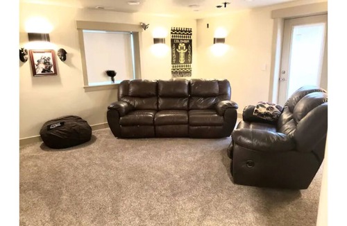 Farmington House | Beautiful Cozy Basement "Close to it All"