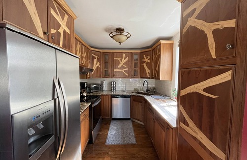 West Milford House | Beautiful Cozy Lakefront near farms, wineries, hiking, theme park & skiing !