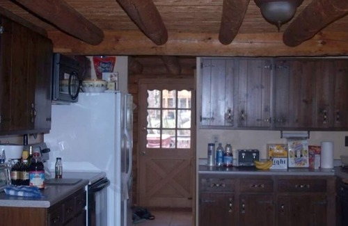 Ludlow Cabin | Beautiful Cozy Log Cabin w/HOT TUB - Right In Mtn Community! Great All Seasons