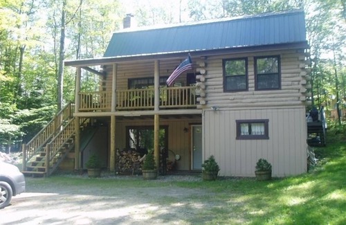 Ludlow Cabin | Beautiful Cozy Log Cabin w/HOT TUB - Right In Mtn Community! Great All Seasons