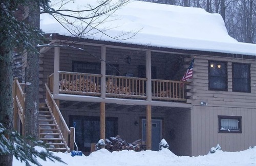 Ludlow Cabin | Beautiful Cozy Log Cabin w/HOT TUB - Right In Mtn Community! Great All Seasons