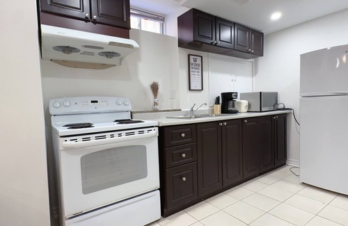 Markham Apartment | Beautiful Cozy Private Entry Basement Apartment