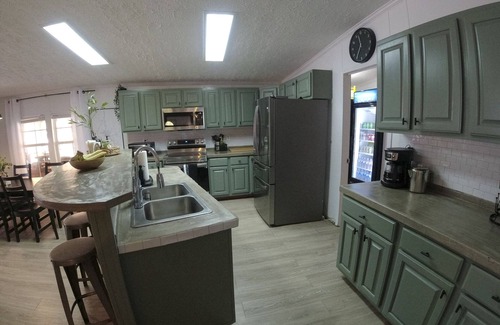 Albany House | *Beautiful Creekside Retreat! minutes from Dale Hollow Lake