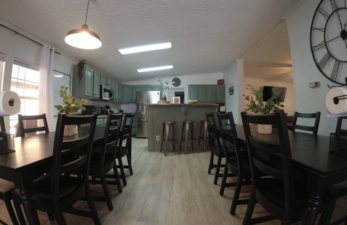 Albany House | *Beautiful Creekside Retreat! minutes from Dale Hollow Lake