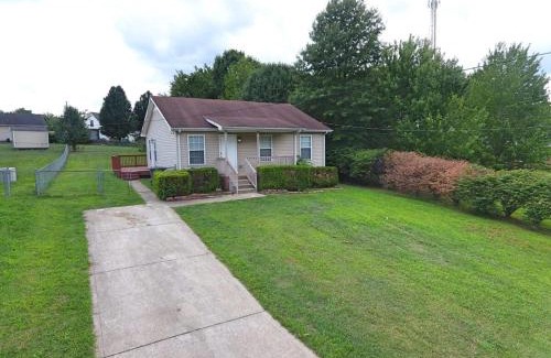 Clarksville House | Beautiful cul-de-sac home with a fenced in yard!