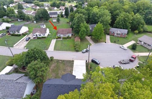 Clarksville House | Beautiful cul-de-sac home with a fenced in yard!