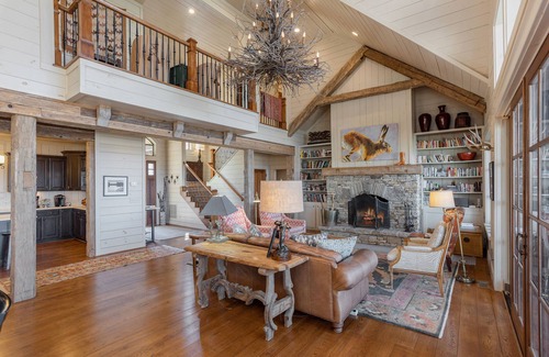 Glenville House | Beautiful custom home in Chinquapin