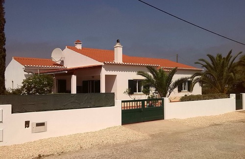 Aljezur Villa | Beautiful detached 3 bedroom villa with private south facing swimming pool