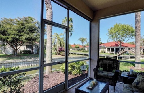 Iona Villa | Beautiful dog friendly slice of paradise located on a canal in Fort Myers.