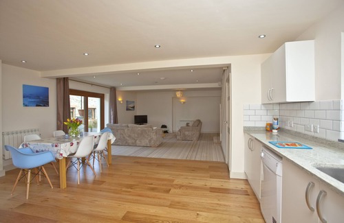 Porthcothan House | Beautiful dog friendly barn conversion for 6 near a sandy beach and Padstow