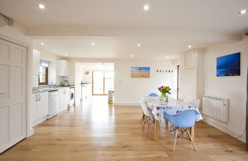 Porthcothan House | Beautiful dog friendly barn conversion for 6 near a sandy beach and Padstow