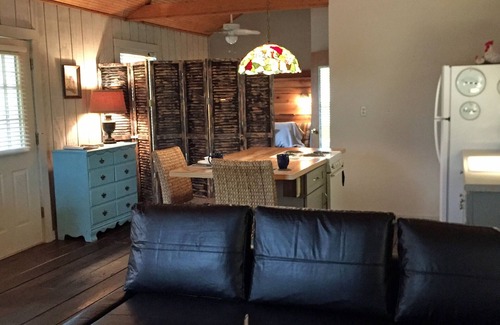 Spencer Cabin | Beautiful, Dog Friendly Log Cabin! 5min to Park