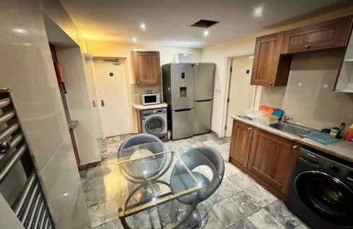 Hatfield House | Beautiful Double Room with En-suite
