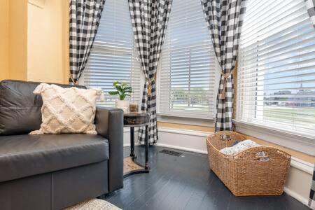 Michigan City Apartment | Beautiful downstairs 1bed 1bth charmer- Pet Friendly