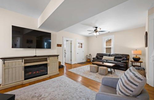 Williamstown House | Beautiful Downtown Williamstown Home Close to Ark