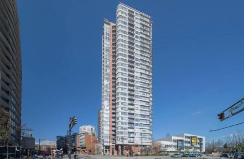 Crosstown Apartment | Beautiful Dt 3 Bed 2Bath Apat Free Parking & Pool