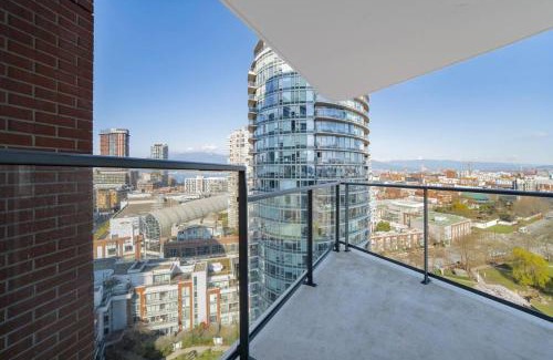 Crosstown Apartment | Beautiful Dt 3 Bed 2Bath Apat Free Parking & Pool